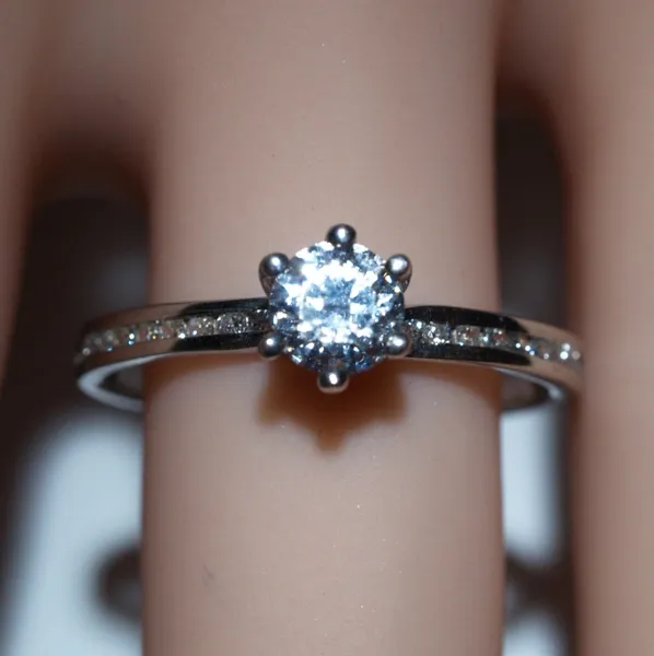 Diamond ring design deals with price